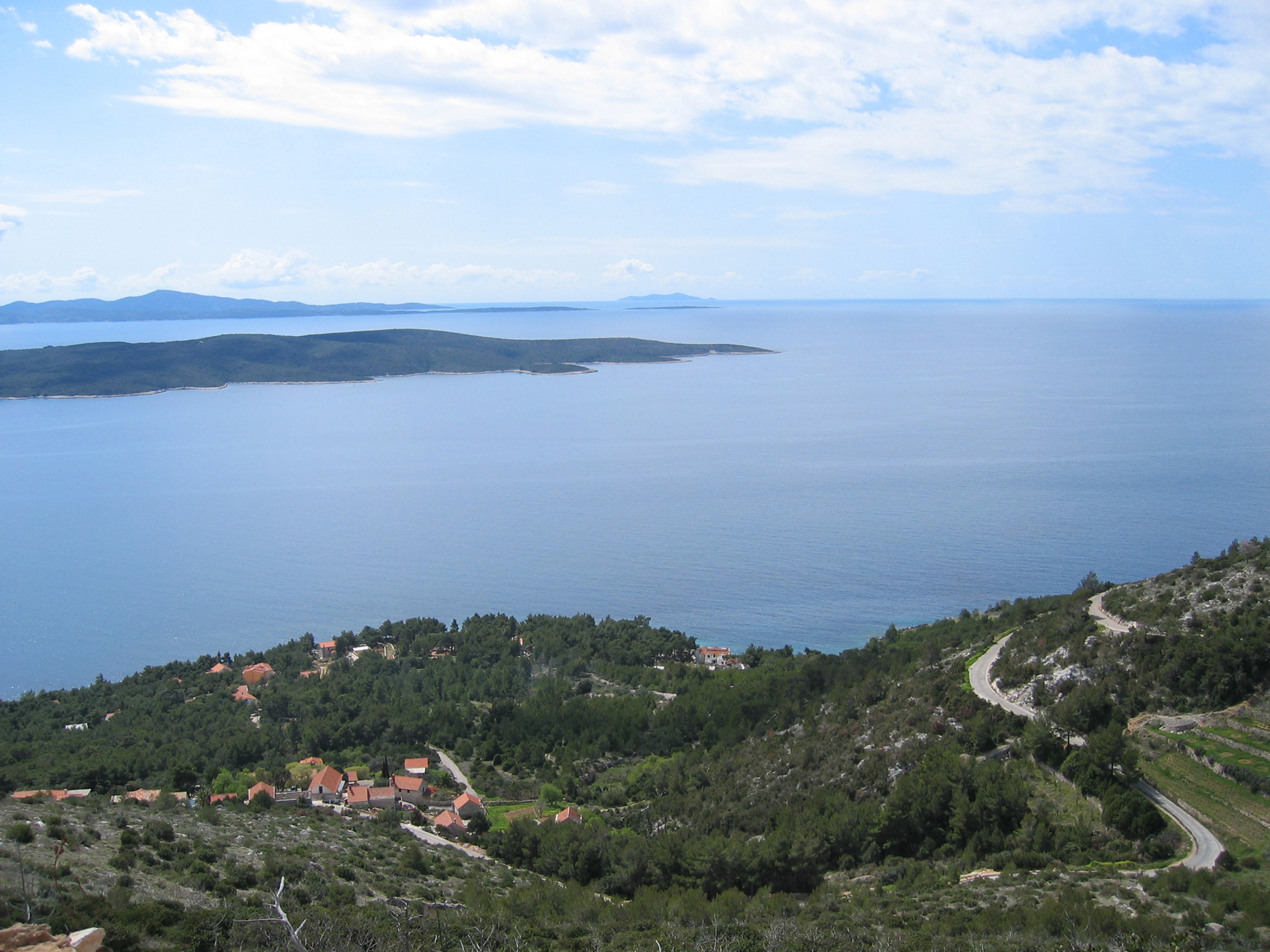 Hier der Ausblick von der Insel Hvar auf die Insel Scedro und die Insel Korcula.