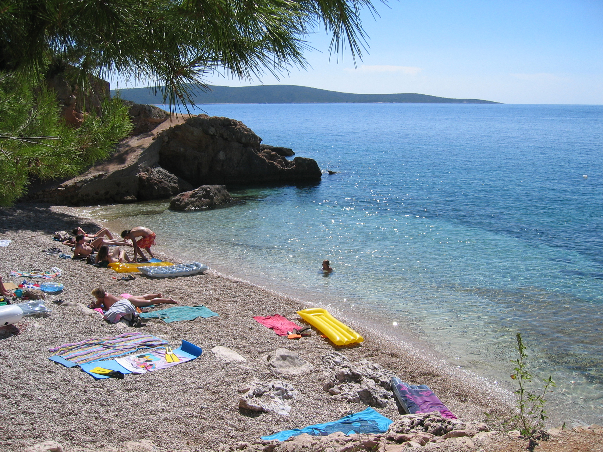 Apartments mit Meerblick nah an diesem Strand, in einem Ferienhaus auf Hvar.