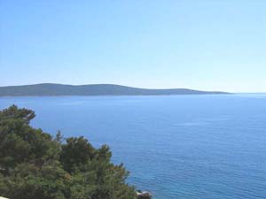 Aussicht aus dem Apartment 3 nach s&uuml;dost. Im Bild ist die Insel Scedro zu sehen.