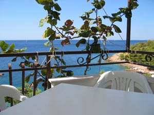 Apartment 3 Terrasse mit Meerblick. Im Bild Richtung S&uuml;den.