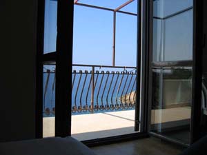 Apartment 3 - Blick aus dem Bett.