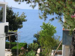 Der Blick von der Terrasse vom Apartment 5 im EG.