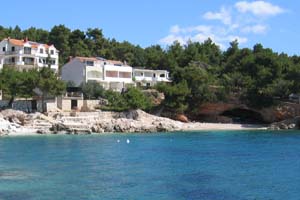 Ferienhaus und Bucht auf der Insel Hvar in Kroatien